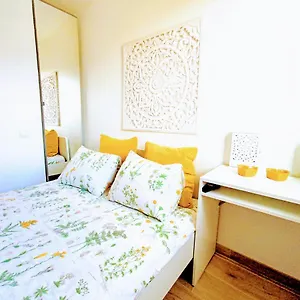 https://private-room-in-renovated-fully-equipped-apartment.fr-provencehotel.com