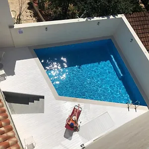 https://apartments-labirint.in-istria.net