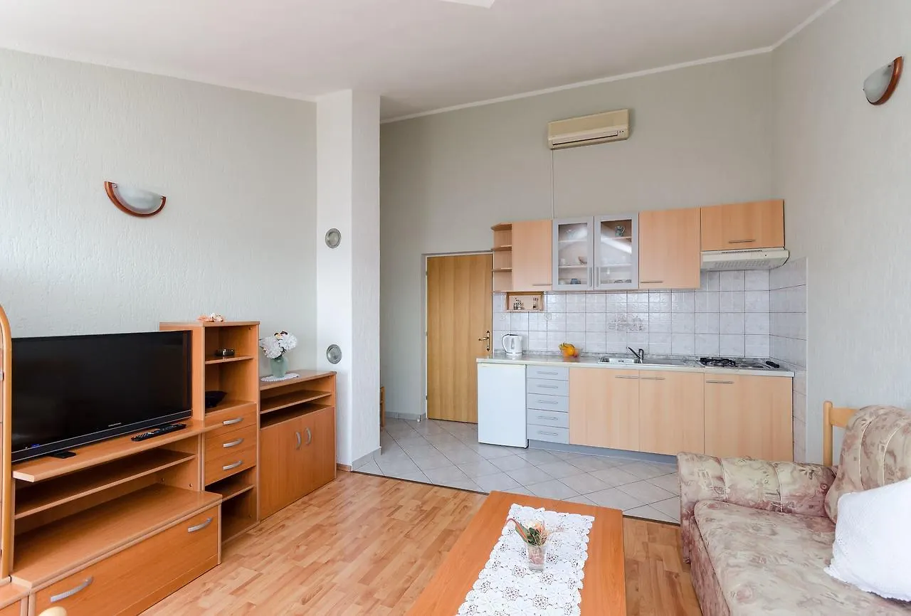 Apartments Krunoslav Punat 0*,