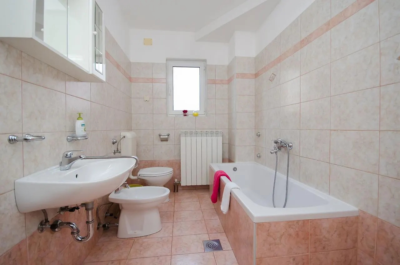 Apartments Krunoslav Punat 0*,  Croazia