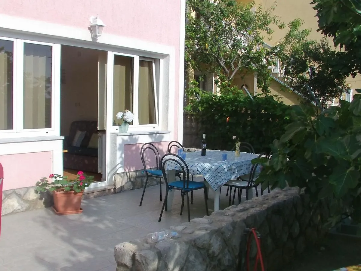 Apartments Krunoslav Punat 0*,
